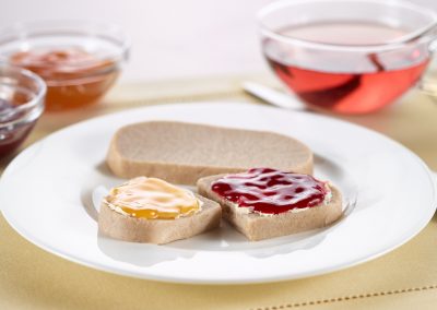 Roggenmischbrot mit Marmelade