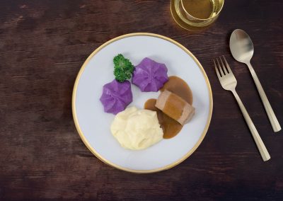 Rindsroulade mit Apfel-Rotkohl und Rahmkartoffeln