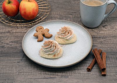 Apfel-Quark-Timbale mit Lebkuchensahne