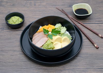 Gemüse-Bowl mit mariniertem Rindfleisch