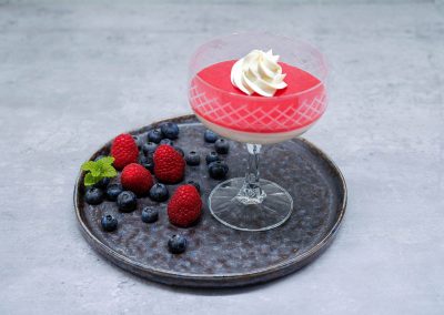 Himbeer Panna cotta mit Sahne